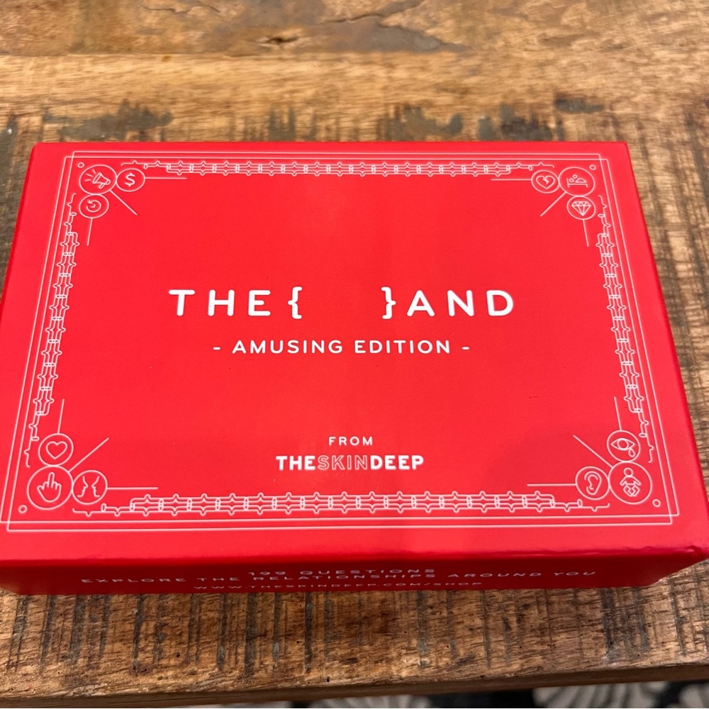 Amusing Edition Card Game - Red - Picture 5 of 5